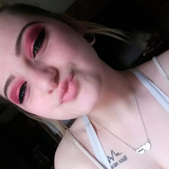 Meet your Posher, Cam - Picture 3 of 4